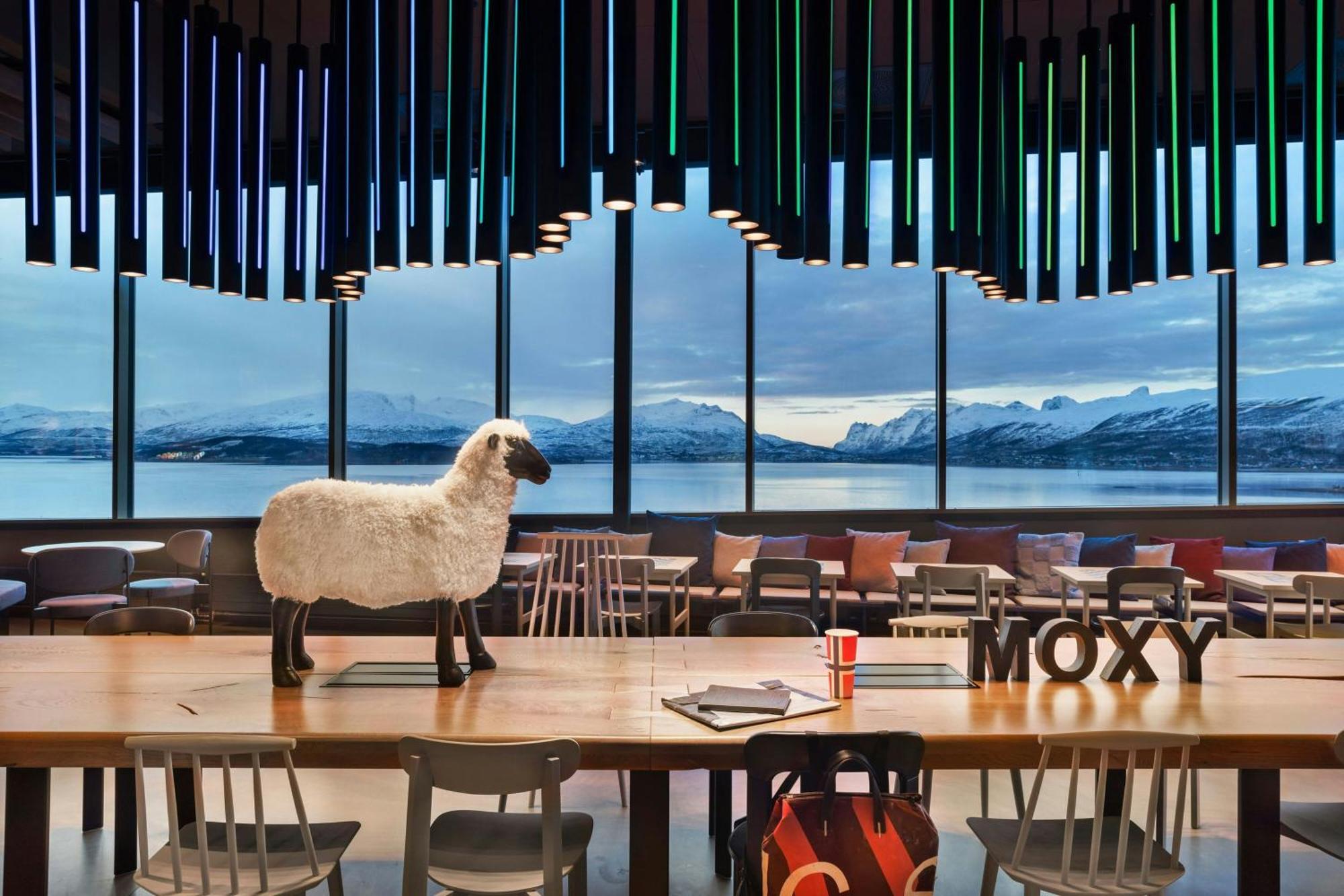 Moxy Tromso Hotel ภายนอก รูปภาพ