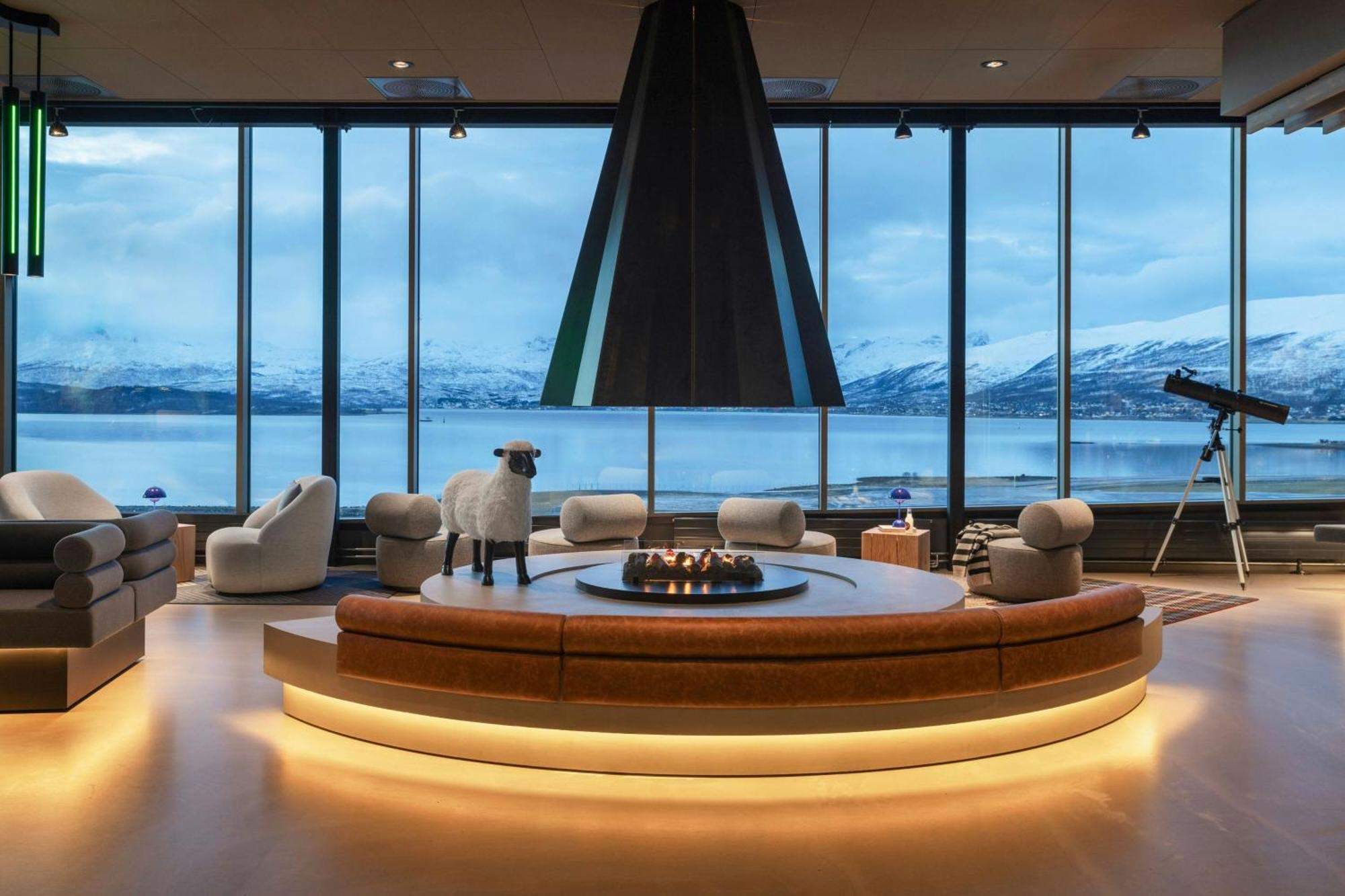 Moxy Tromso Hotel ภายนอก รูปภาพ